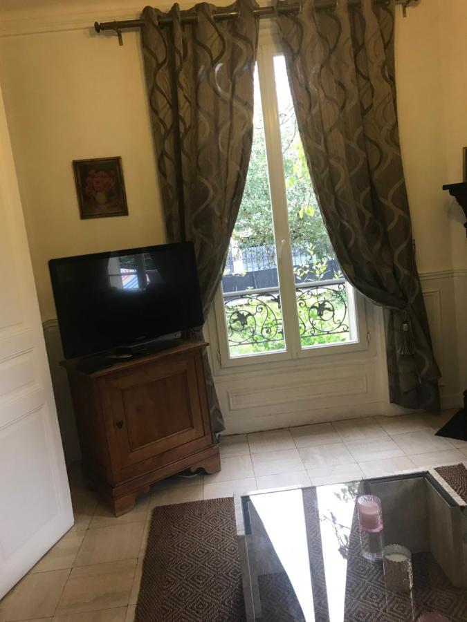 Maison En Pierre De Taille Le Raincy Luaran gambar