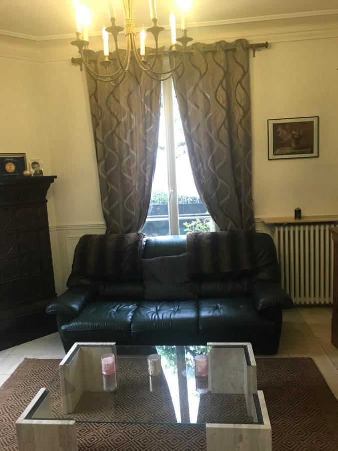 Maison En Pierre De Taille Le Raincy Luaran gambar