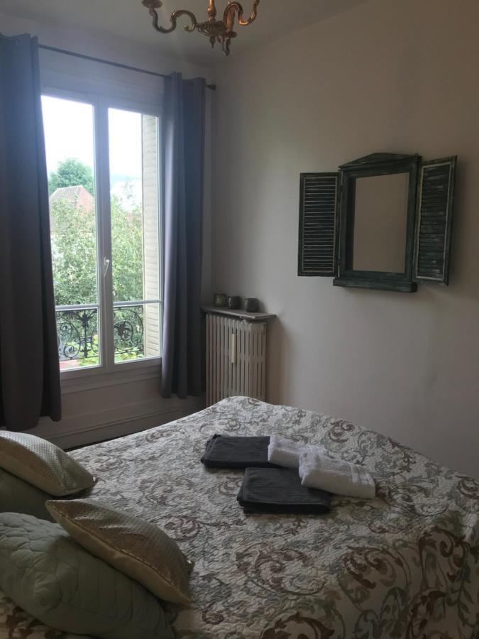 Maison En Pierre De Taille Le Raincy Luaran gambar
