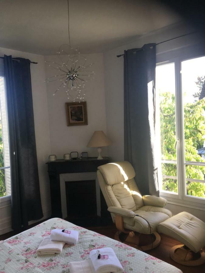 Maison En Pierre De Taille Le Raincy Luaran gambar
